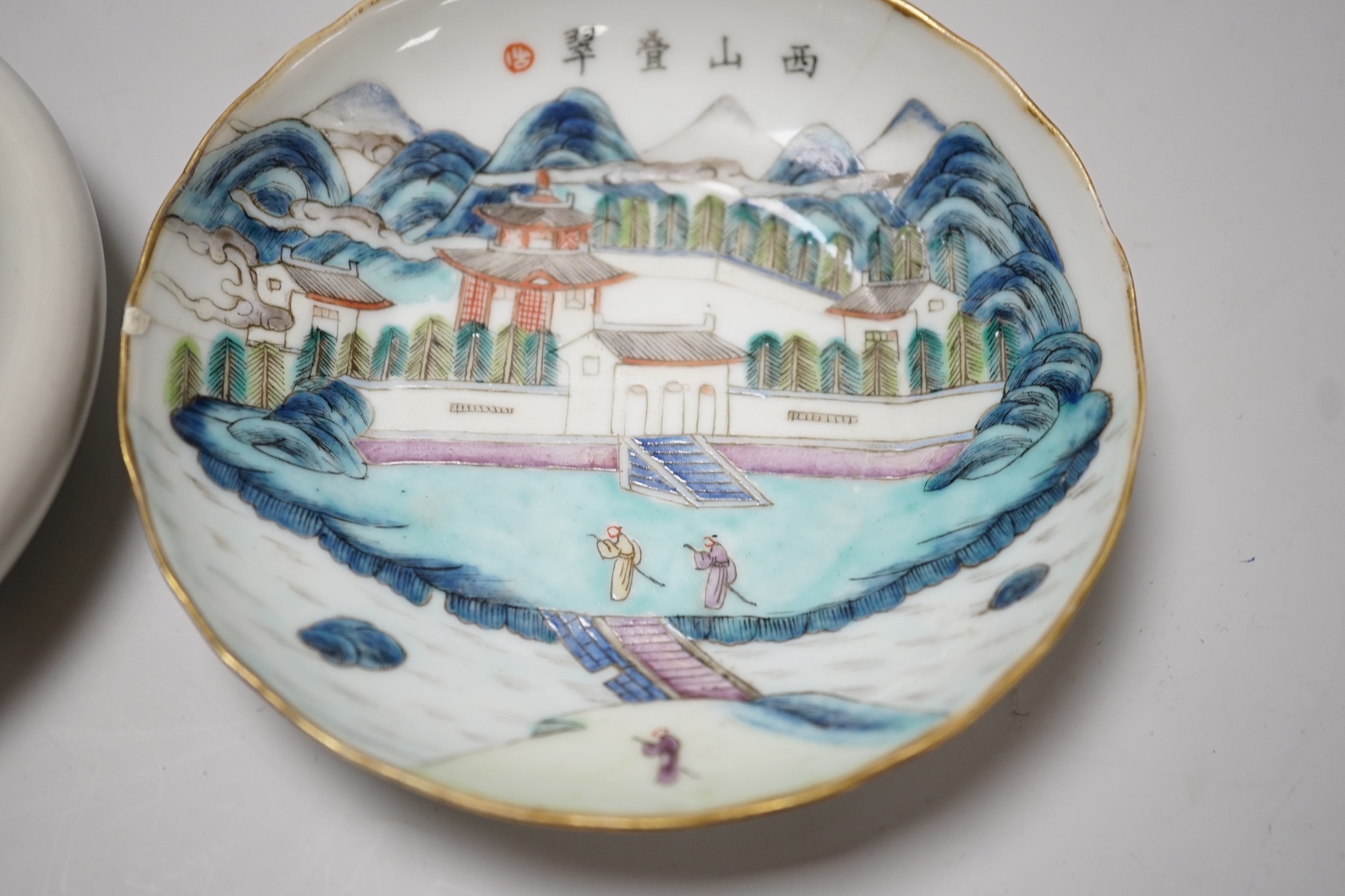 A Chinese enamelled porcelain saucer dish and a blue and white bowl